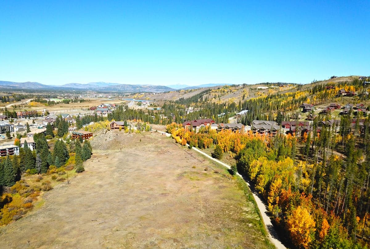 Autumn aspens and evergreen forest spreading across the mountains around Winter Park.