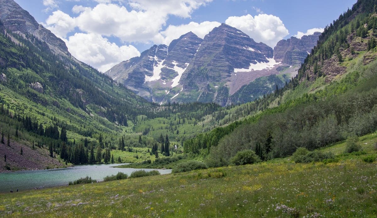 The Maroon Bells reflected in Maroon Lake beneath a clear Colorado sky.